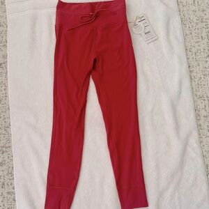 NWT Vuori women’s daily leggings - COLOR: Sierra SIZE: Small